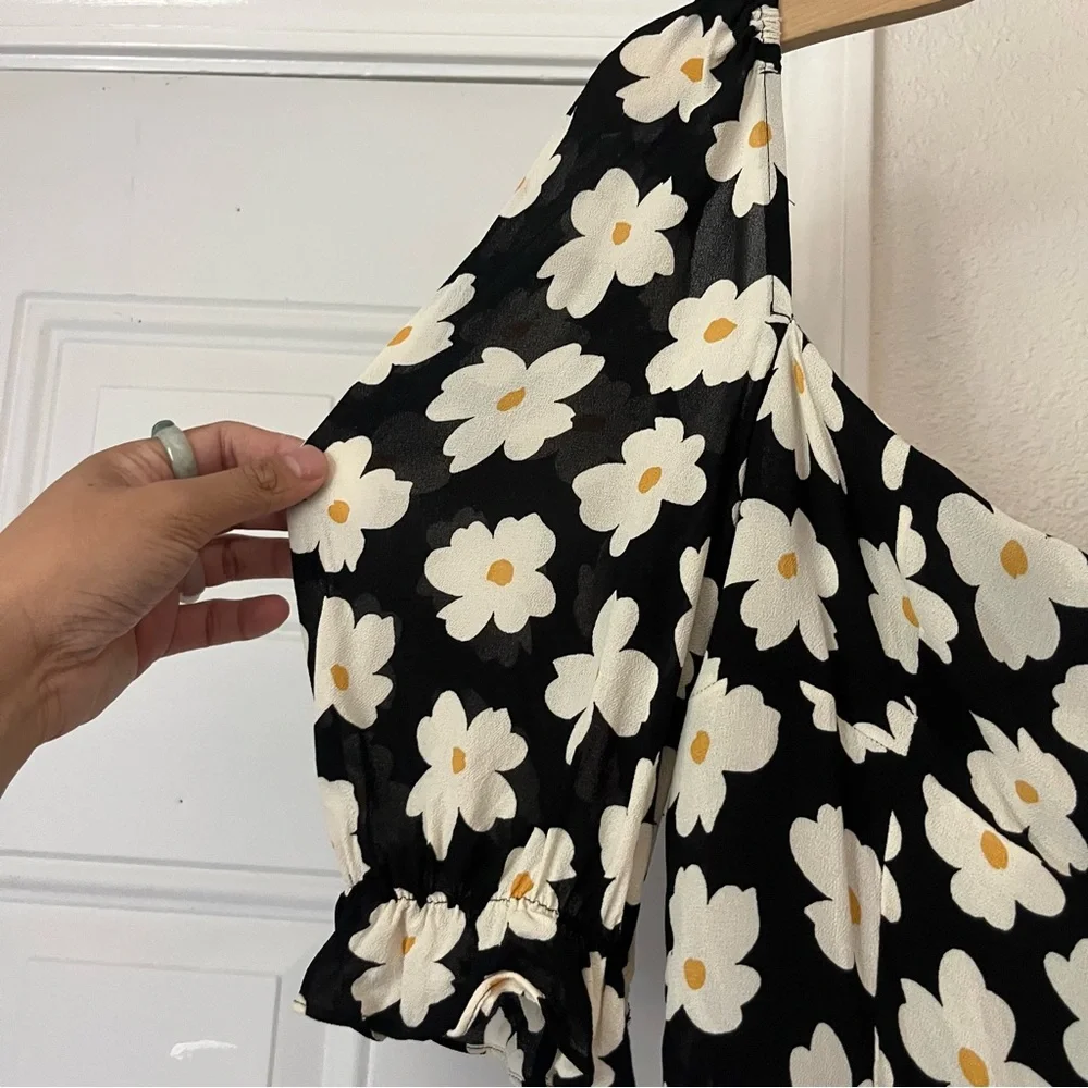 REFORMATION black white floral viscose puff short sleeve square neck crop top - Picture 2 of 5